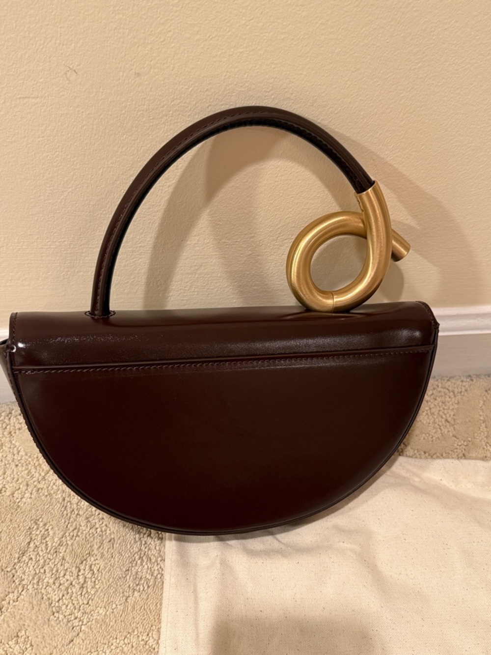 cult gaia dark brown leather half-moon mini bag with gold sculptural handle - Picture 4 of 8